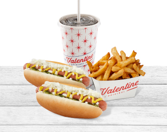 Image de 2 HOT-DOGS, FRITE RÉGULIÈRE ET PEPSI 20 OZ