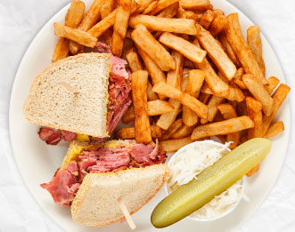 Image de SANDWICH SMOKED MEAT ET FRITE RÉGULIÈRE